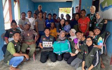 Foto-bersama-usai-praktik-budi-daya-maggot